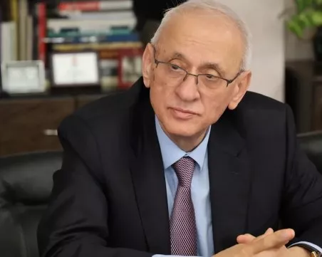 Здравният министър забрани износа на жизненоважно лекарство при бъбречна недостатъчност