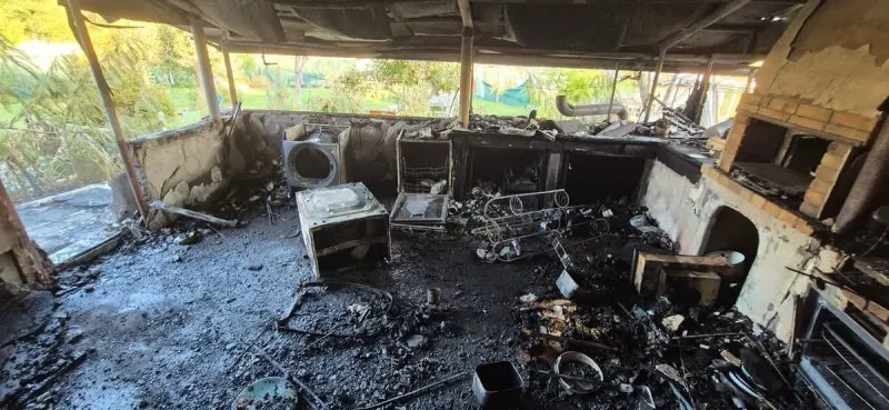 Пожар изпепели до основи дома на майка и двете й деца, бащата на Сияна призова за помощ