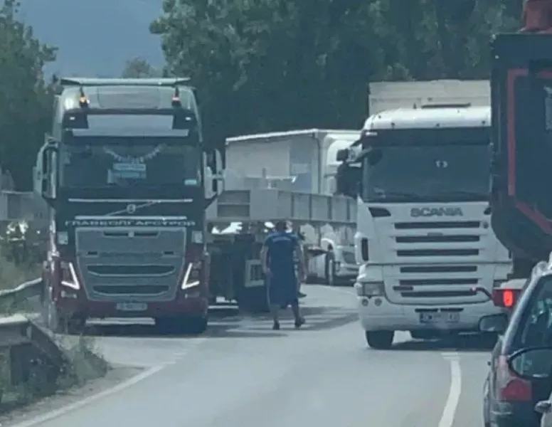 Разпилян товар блокира Околовръстното на Пловдив