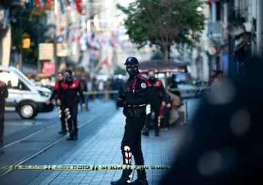 Полицията е задържала общо 1695 заподозрени в рамките на мащабна