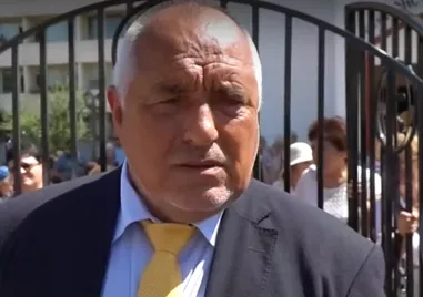 Група леви партии начело с президент популист си измислят поводи