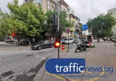 Счупен светофар в Кючука се държи на един кабел от