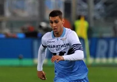 31 кратният български шампион ЦСКА ще вземе халфа на полския тим