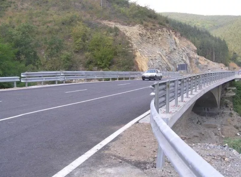 Верижна катастрофа с пострадал ограничи движението през Прохода на Републиката