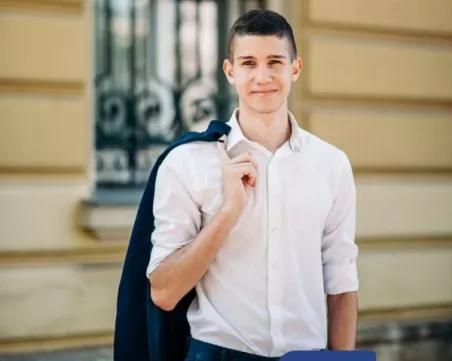 Как България гони младите си хора