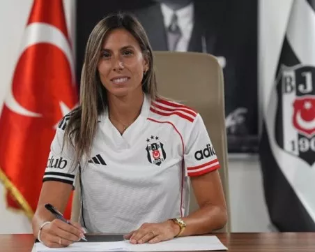 Най-добрата българска футболистка ще рита за турския гранд Бешикташ