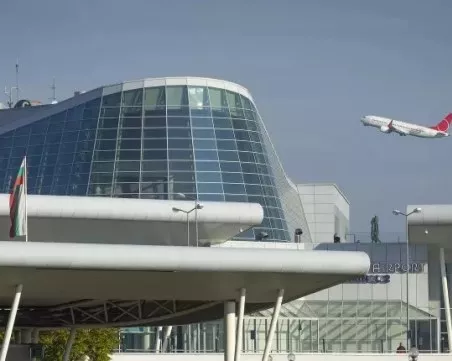 Оставиха за постоянно в ареста мъжа, подал фалшивия сигнал за взривоопасно устройство в самолет