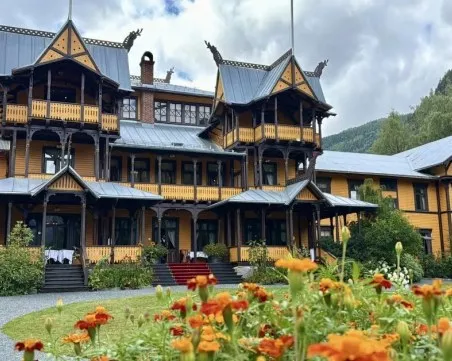 Приказният дървен дворец и магическото пътешествие до него