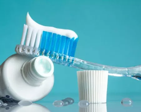 Революционна алтернатива: Учени от Лондон разработват паста за зъби от човешка коса