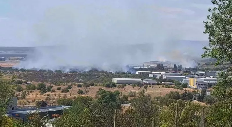 Пожар бушува край Аксаково близо до АМ 