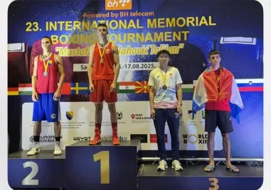 Боксьорът на пловдивския клуб Владимир Давидов спечели златен медал на