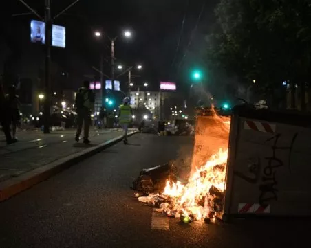Ескалация на напрежението с безредици и сблъсъци на антиправителствените протести в Сърбия