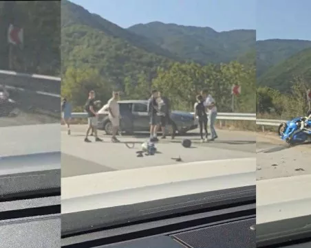 Тежка катастрофа между два мотора и автомобил на пътя Пловдив- Девин ВИДЕО