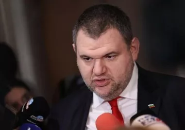 Делян Пеевски: Незабавно затегнете контрола над бързите кредити