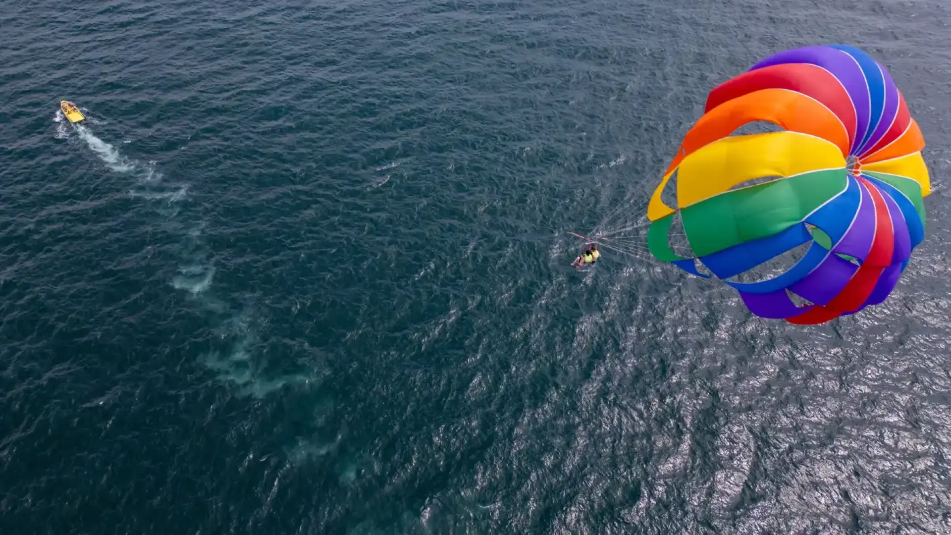 Трима души са задържани на Южния плаж в Несебър където