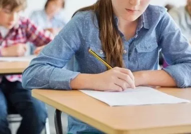 Министерство на образованието предлага намаляване на часовете по чужд език