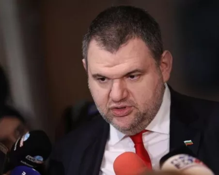 Делян Пеевски: Незабавно затегнете контрола над бързите кредити
