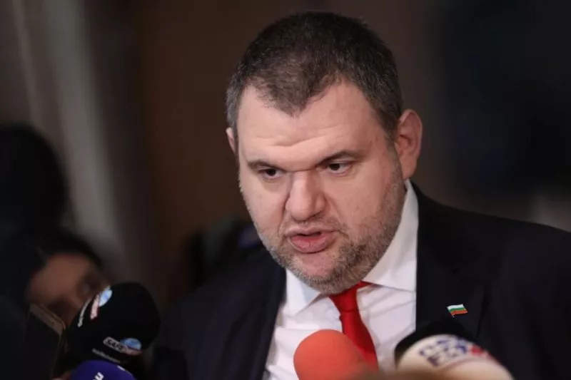 Делян Пеевски: Незабавно затегнете контрола над бързите кредити