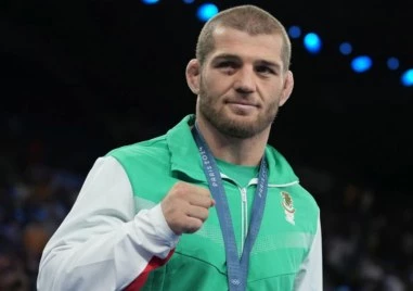 Олимпийският златен медалист по борба свободен стил от Париж 2024г