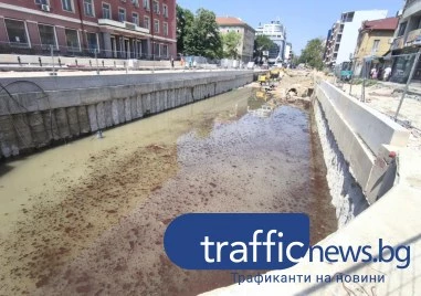 Пробивът под гарата откъм бул. „Васил Априлов отново се наводни след дъжда