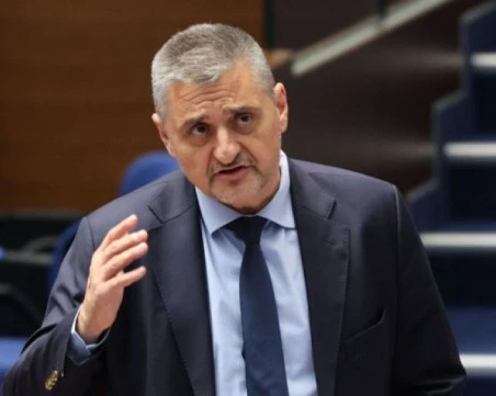 Кирил Добрев: Има тотална самодейност при атракционните влакчета