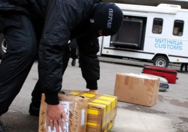 Иззеха над 10 000 дози сексуални стимуланти от два автобуса край Русе