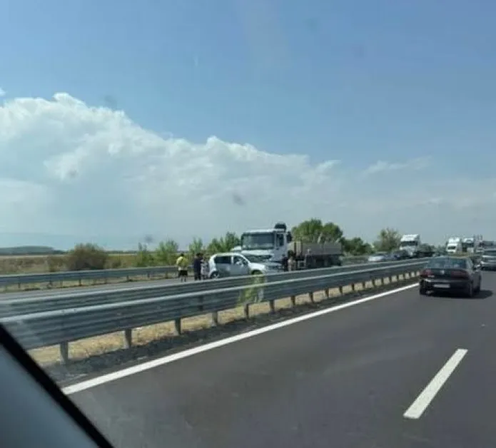 Кола и камион се блъснаха на АМ Тракия край Пловдив