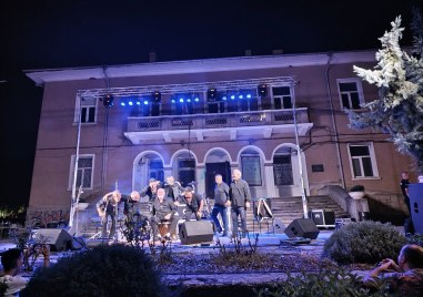 Стотици танцуваха на музиката на Ибряма в Марково