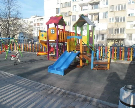 Дете беше ударено от ток на детска площадка във Варна