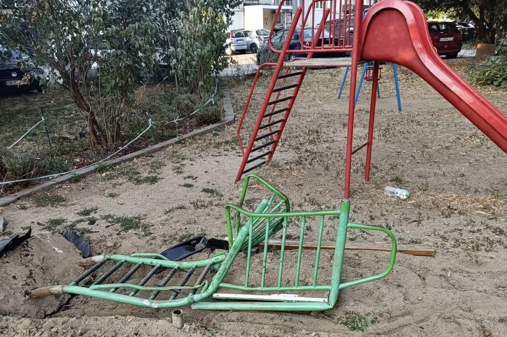 Детската площадка, в която се вряза шофьор, била пълна с деца и родители минути преди инцидента