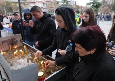 Родители почетоха паметта на загиналите си деца в Кочани