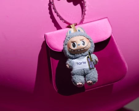 Какво превърна фигурките Labubu в глобален феномен?