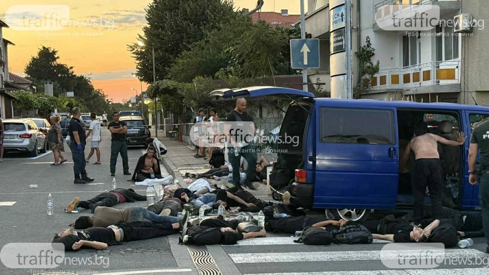 Зрелищно! Бус, натъпкан с 30 бежанци, се вряза в автомобили в центъра на Лозенец след гонка