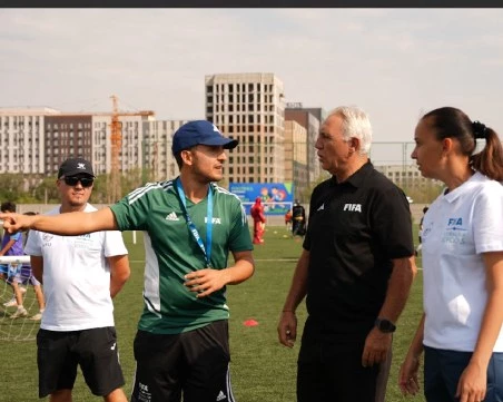 Христо Стоичков откри нова футболна академия, като пратеник на FIFA