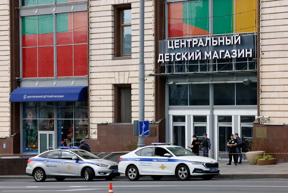 Жертва и ранени при експлозия в магазин за играчки в Москва