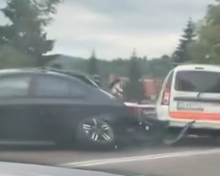 Мъж е с опасност за живота след катастрофа край София