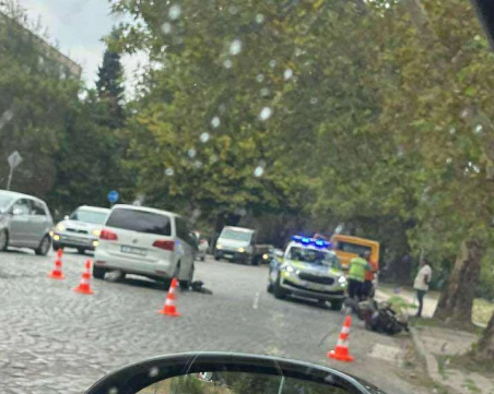 Моторист е в болница след катастрофа на пловдивски булевард