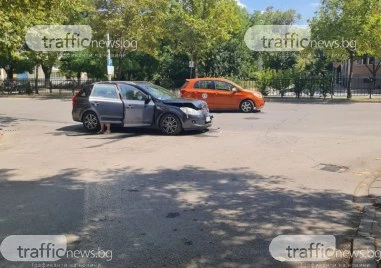 Две коли се удариха на пловдивско кръстовище