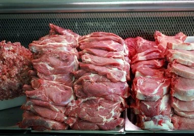 Иззеха огромно количество продукти с изтекъл срок на годност в транжорна в Плевен