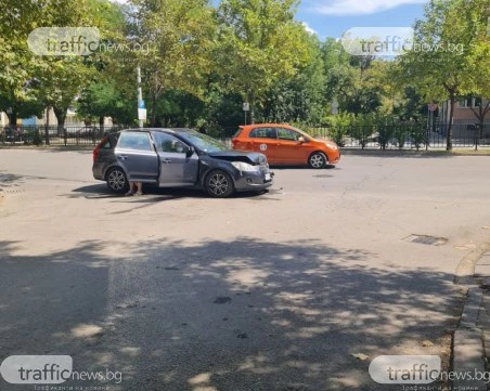 Две коли се удариха на пловдивско кръстовище
