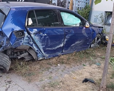 Повдигнаха обвинение на пияния шофьор, забил се в блок в София