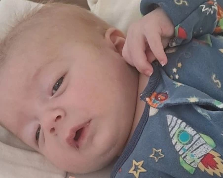 Зов за помощ! Бебе Даниел има нужда от средства, за да може да вижда с едното си око