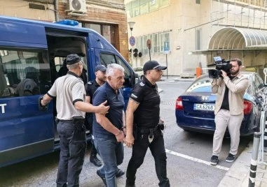 Повдигнаха 4 обвинения на Паскал, разпитът му беше повече от три часа в КПК