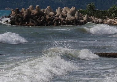 Жълт код за опасно море утре, очакват се 2-метрови вълни