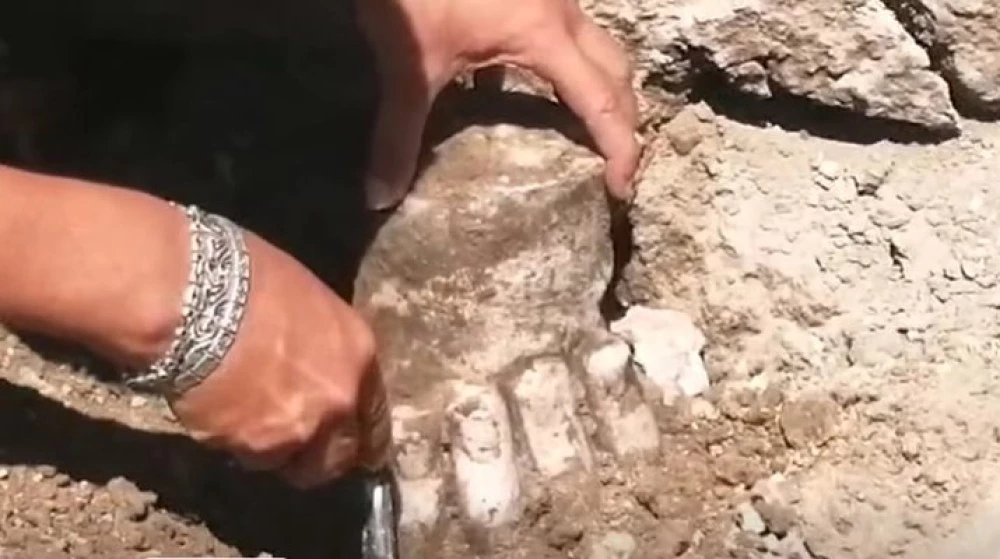 Откриха дяската ръка от статуя на Херакъл в Хераклея Синтика ВИДЕО