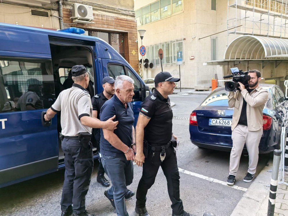 Паскал влезе в Антикорпуционната комисия за разпити