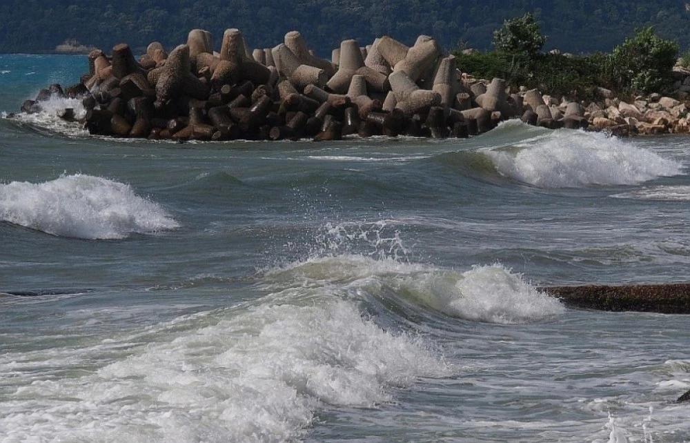 Жълт код за опасно море утре, очакват се 2-метрови вълни