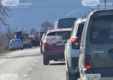 Тежка катастрофа със загинал затвори участък от пътя Бяла - Плевен