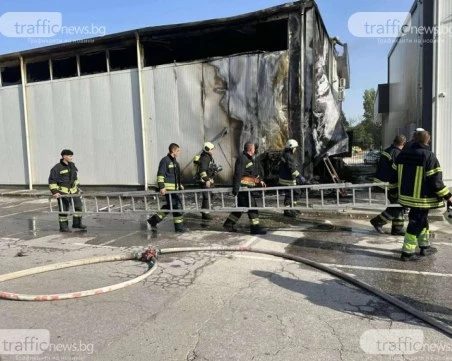 Пожарът в склада за обувки в Кючука: Изгоряла стока за 300 000 лева, а няма кой да плати щетите