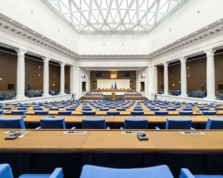 За 3,5 милиона лева купуват нова система за гласуване в Народното събрание